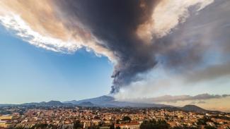 Az Etna kitörése miatt lezárták Catania repterét vasárnap