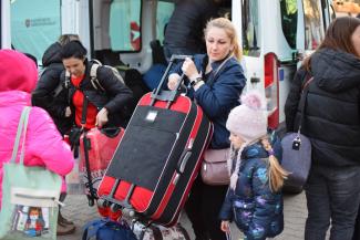 Menekültek ezrei haladnak át Magyarországon