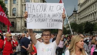 A Kossuth téren tiltakoztak a státusztörvény ellen