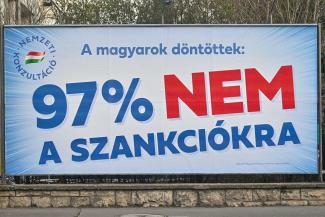 Másfél milliárd a háború árán sajnálkozó kampányra, 230 ezer forint egy egyoldalas Orbán-levél dizájnjára