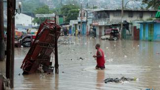 Haiti számára sem szerencsés a június - földrengés, áradás és egy hajó is felborult...