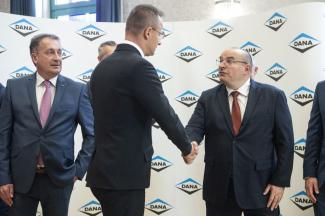 Szijjártó: 36 milliárd forintos autóipari beruházással 300 új munkahely jön létre Győrben