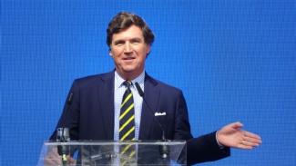 Keményen nekiment az amerikai nagykövetnek Tucker Carlson, aki szerint mindenki hazudik