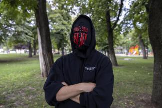 „Srácok, mi a faszt buliztok, a szomszédban embereket ölnek”
