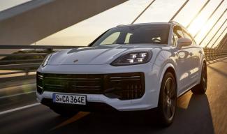 Bemutatkozott minden idők legerősebb Porsche SUV-ja