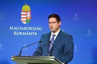 190 milliárdot dob a nyugdíjasoknak a kormány, közel a reptér megvásárlása