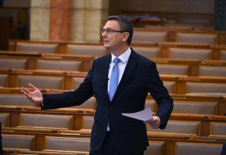 Rétvári Bence szerint ki sem fejezhető százalékos arányban a pályaelhagyó pedagógusok száma