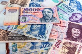Kicsit messzebb került a forint a rémálomtól