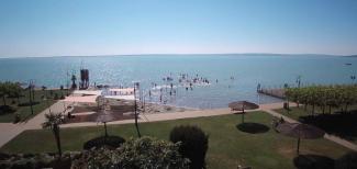 A bátrabbak még megmártóznak a Balatonban