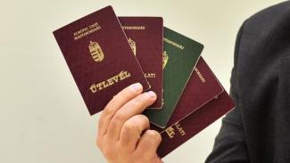Több mint tízezer diplomata-útlevelet osztott szét a kormány az elmúlt négy évben
