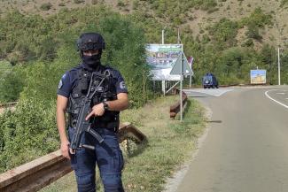 Szerbia amerikai nyomásra visszahívja katonáit a koszovói határról