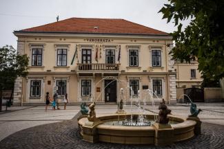 Havi 102 ezer forintért bérli a fideszes önkormányzati képviselő cége Sárvár 10 millió forintos kamionját