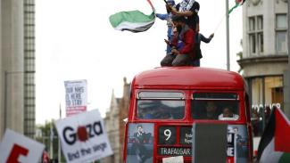 Riport: a brit iskolákban elnyomják a palesztinbarát hangokat, miközben a zsidó diákok depressziósak