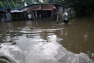 Pilar esőbe fullasztja Salvadort - 2 halálos áldozata már van a viharrendszernek