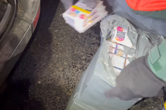 Redőnybe rejtett csempészcigit fogtak a pénzügyőrök Győrnél