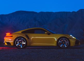 Váratlanul kinyíló légzsákok miatt hív vissza a Porsche