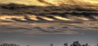 Fodros Kelvin-Helmholtz felhők díszítették az eget