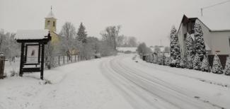 Roskadoznak a fák a hó súlya alatt