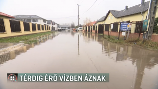 30-40 centis sáros víz áll Szigetszentmárton új építésű részén