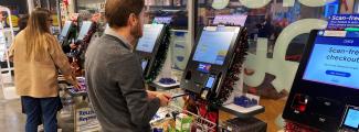 Újít a Tesco: változás jöhet a kasszáknál? 