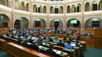 Megszavazta az Országgyűlés az Alaptörvény tizenharmadik módosítását, és új AB-elnököt választott