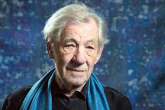 Ian McKellen balesetet szenvedett egy előadáson Londonban