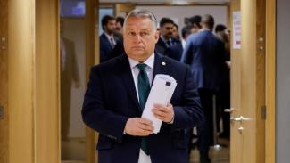 Az orbáni politika bekavarhat az EU-elnökségbe; csendes tájékoztatás az orosz hekkertámadásról; meg nem büntetett bűnösök