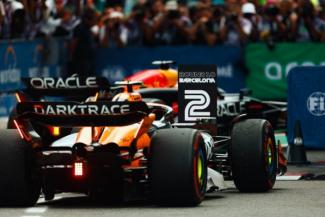 McLaren: Ez a győzelem az első kanyarban ment el