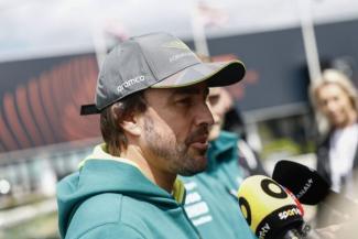 Alonso: Túlszabályozott az FIA, közös nevezőre kell jutnunk velük