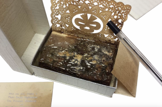 Egymillió forintért vett meg egy penészes tortaszeletet egy kínai licitáló