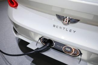 Elektromos autót mutat be 2026-ban a Bentley, de a teljes átállást eltolták 5 évvel