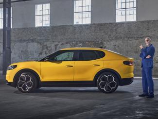 Alig jelent meg, máris csökkentette az elektromos Capri gyártási volumenét a Ford