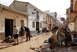 Halálos áradás után gigatüntetés Valenciában