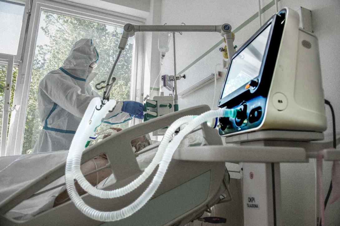 Idegesítette a zaj, lekapcsolta a másik beteg lélegeztetőgépét egy idős nő Németországban